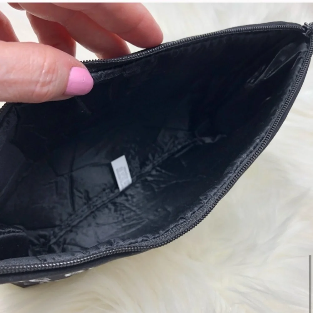 NEW Macy’s Graphic Makeup Cosmetics Pouch Bag Case Top Zipper Padded Black White